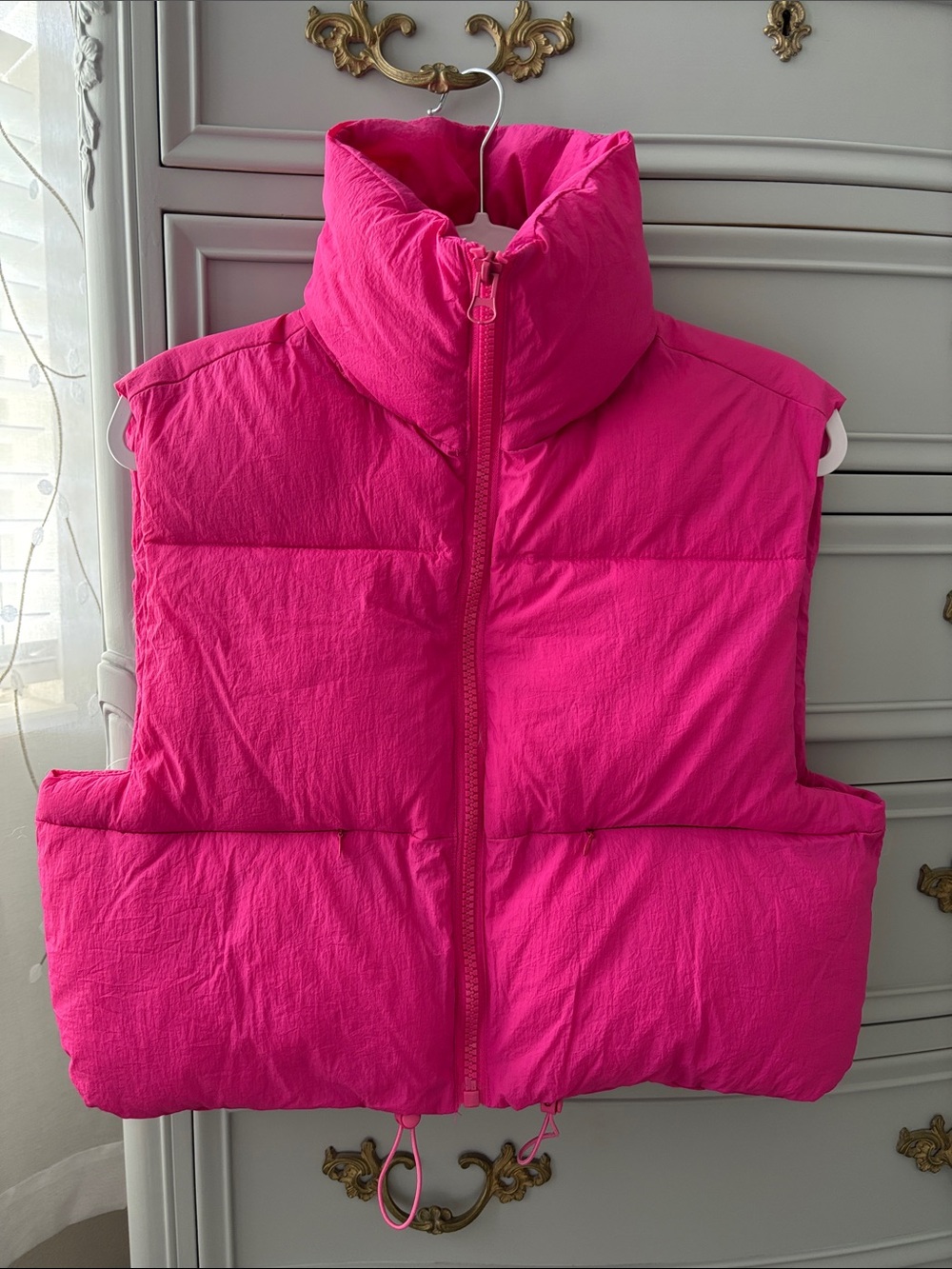 Neon Pink Cropped Puffer Vest High Collar Zipper Bungee women’s Medium